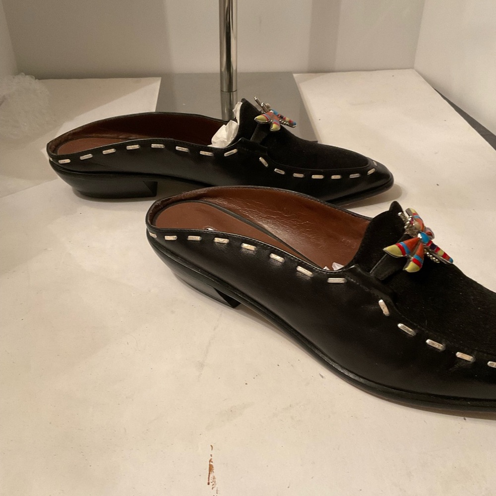 Donald Pliner blk western style beaded bug on toe. - Picture 2 of 4